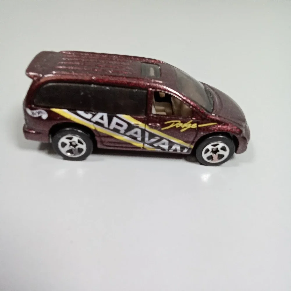 Hot Wheel 1997 Dodge Caravan Metallic Burgundy Diecast Minivan 1:64 Scale Mattel